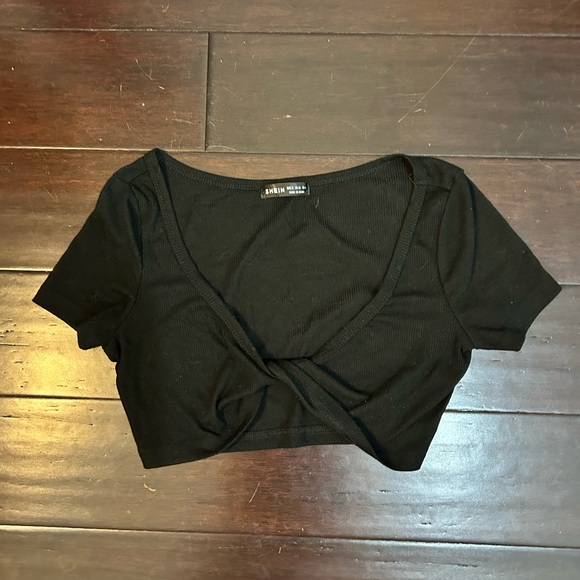 Cross-Front Ribbed Crop Top - Picture 4 of 5